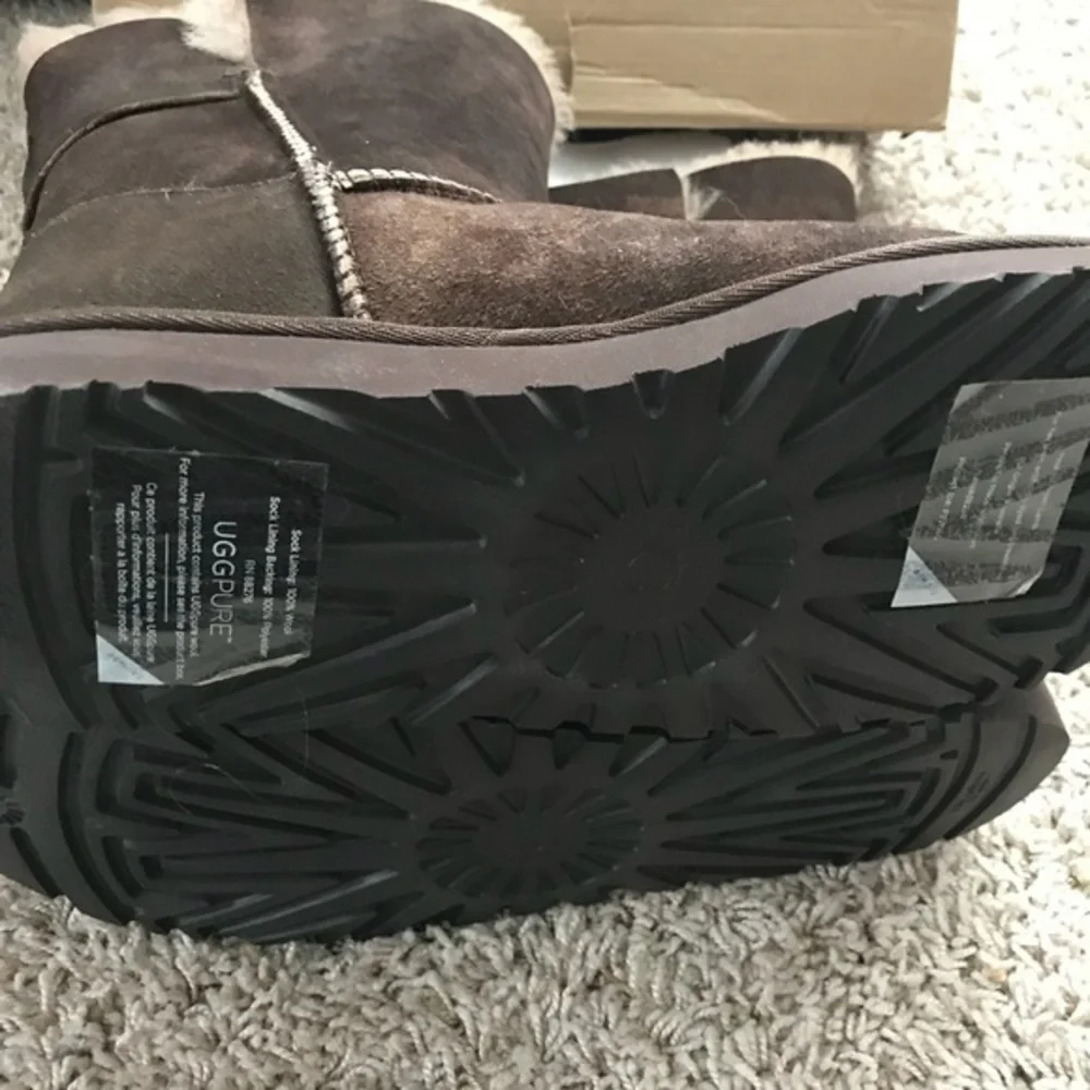 UGG nwt dark